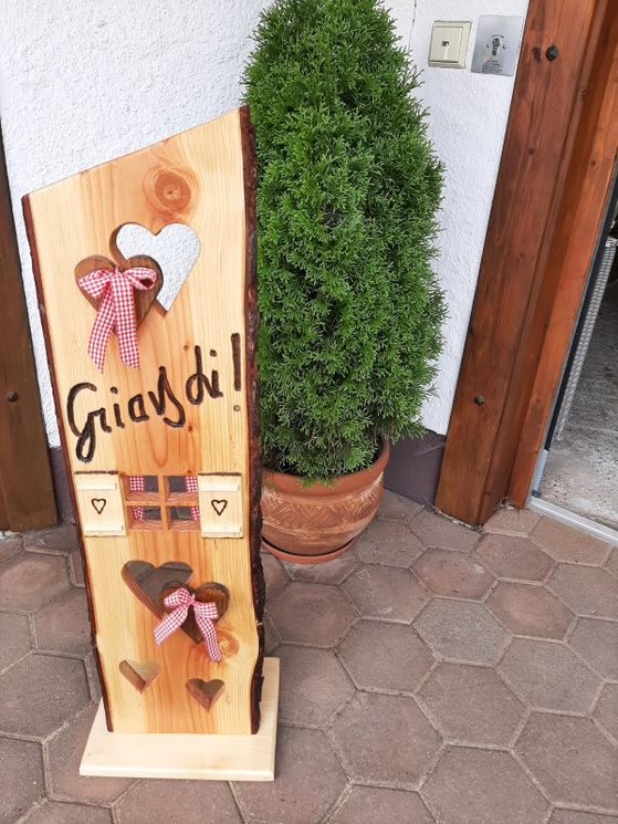 Eingangsbrett Gria&szlig; di !